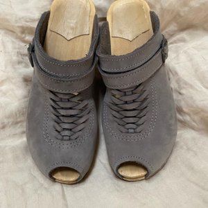 No. 6 Open Toe Weave Clogs